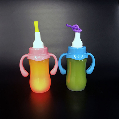 Garrafa de chá de leite de plástico colorido com prova de vazamento e design isolado