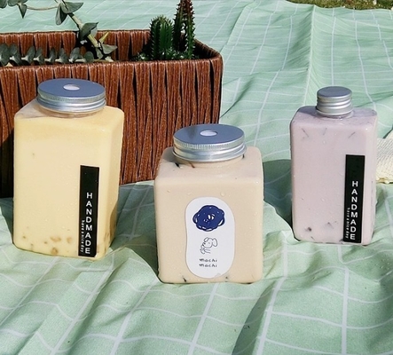 Garrafas de plástico personalizadas com parafusos nos tubos e tampas