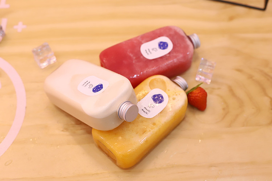 Garrafas de chá de leite de plástico personalizáveis de 120 ml com parafuso nas tampas