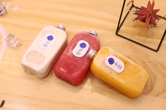 Garrafas de chá de leite de plástico personalizáveis de 120 ml com parafuso nas tampas