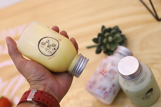 Parafuso conveniente em cubos de chá de bolhas para refrescos de tamanho médio