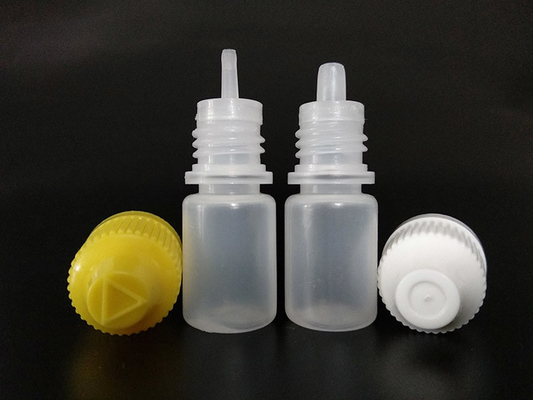 Garrafas de vidro de plástico transparentes e pretas personalizáveis com superfície lisa e personalização