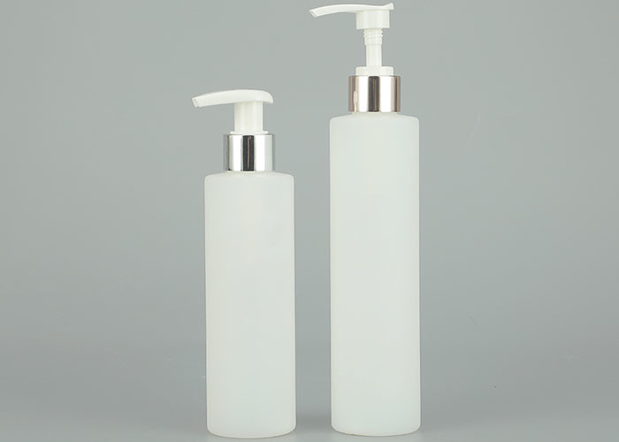 garrafa plástica recarregável vazia do champô de 150ml 200ml   garrafa da loção com ouro e o tampão de prata da imprensa